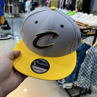 Cleveland Cavaliers Fitted Snap Back " Grey "