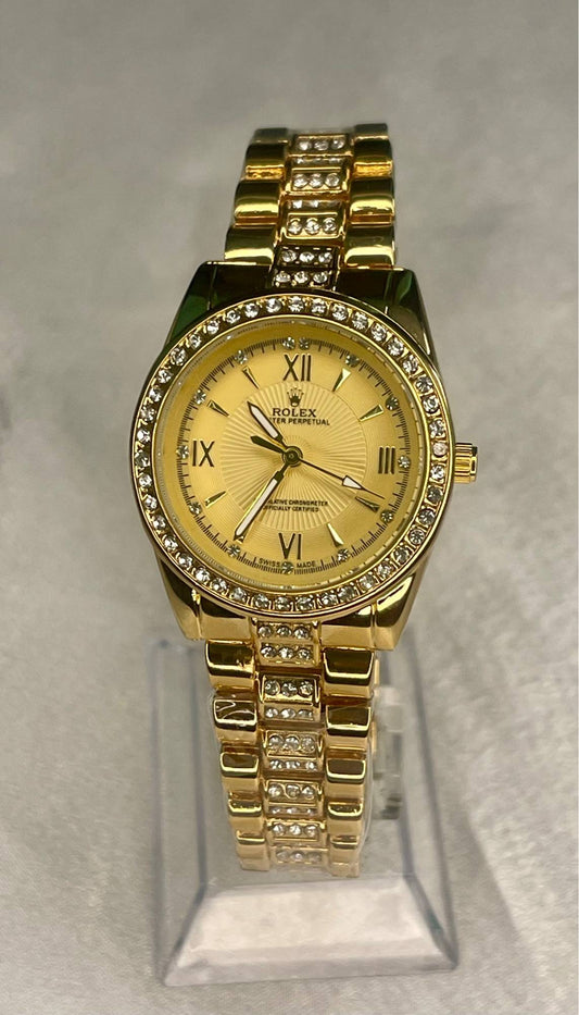 Fashionable Golden Dial Strap Watch For Women