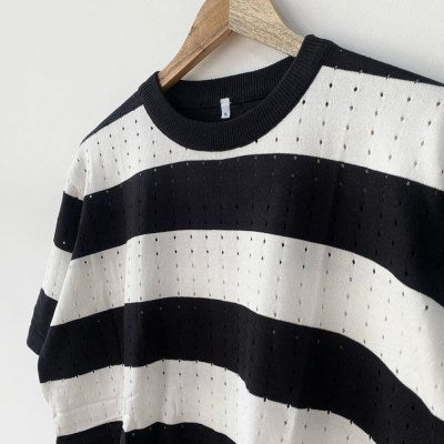 Stripe Pores Design T-shirt " Black & White "